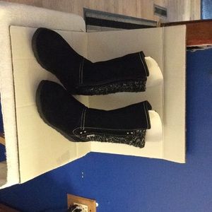 Black Muk Luk boot
